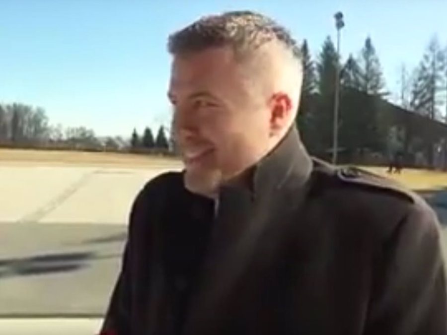 TO PA JE NERODNO: Slovenski državni uradnik ''zmrznil'' pred kamero!
